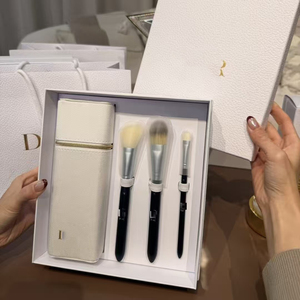 Ensemble de 3 pinceaux de maquillage professionnels en poils synthétiques, pinceaux pour fond de teint, poudre, anticernes, avec étui de voyage, cadeau de festival pour femmes - Product Image 3