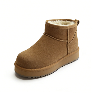 Bottes de neige en gros OEM/ODM pour femmes et filles, en cuir de vache et double face en peau de mouton, chaussures d'<span class=keywords><strong>hiver</strong></span> chaudes, logo et style personnalisés - Product Image 1