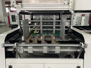 Máquina ranuradora de cajas de papel gris bidireccional automática Ranurado en V de <span class=keywords><strong>MDF</strong></span> para fabricación de cajas de teléfono de caja rígida - Product Image 2