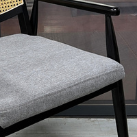 Chaise de restaurant en bois de caoutchouc de luxe nordique avec coussin de siège arrière en rotin semi-fini meubles de maison