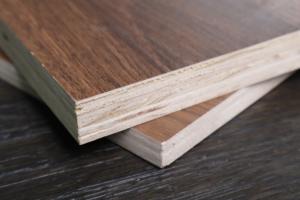 Contrachapado de Madera de Caucho 100% Vietnamita, Superficie Plana con Doble Lijado, para Construcción y Pisos - Product Image 3