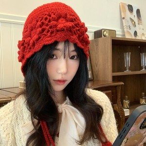 Chapeau à fleurs ajourées tissé à la main pour <span class=keywords><strong>femme</strong></span>, style ethnique, double couche, chaud, tricoté en nylon respirant et imperméable, avec <span class=keywords><strong>pompon</strong></span>, pour l'automne et l'hiver - Product Image 1