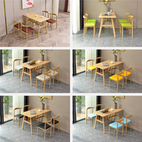 Combinaison table et chaises de restaurant en bois moderne, durable et imperméable pour la restauration, les snacks, les hôtels et la restauration rapide