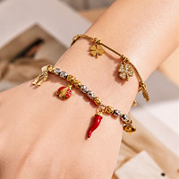 Bracelet classique en acier inoxydable plaqué or 18 carats avec breloques coccinelle, cœur et trèfle en zircon cubique – Bijoux de mode en gros