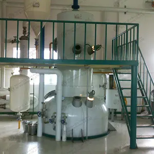 Centrifugal oil refining machine for the production of refined corn oil