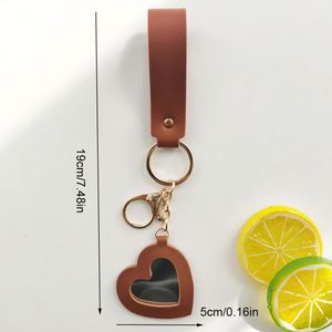 Llavero de Lujo con Logotipo Personalizado, Forma de Corazón, Accesorio para Bolsa, Colgante de Cuero PU con Borla y Espejo - Product Image 2