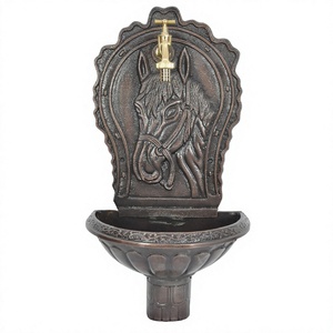 Fontaine murale de cheval gravée en fonte Fontaine murale élégante décorative pour mur de jardin/lavabo Fontaine de jardin de style européen vintage - Product Image 1