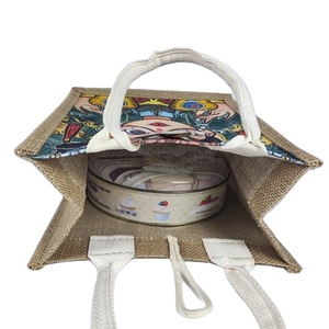 Sac fourre-tout nouvelle tendance avec bouton avec logo en coton sac d'emballage cadeau en jute avec logo personnalisé sac en jute naturelle - Product Image 4