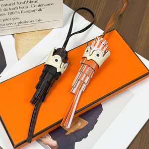 Llavero de cuero PU con diseño de búho y borla, elegante colgante para bolso, llavero de alta calidad, regalo perfecto para damas y amigas - Product Image 4