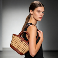 Bolsa de Cesta de Rattan Vintage para Mulheres - Bolsa de Mão e Transversal de Luxo com Detalhes em Couro para Praia de Verão e Uso Diário