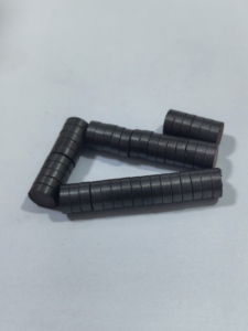 Y30 Ferrite Nam Châm Đĩa Lâu Dài Vĩnh Viễn Công Nghiệp Nam Châm Vuông 17*5 Chống <span class=keywords><strong>Demagnetization</strong></span> Hàn Cắt Uốn - Product Image 4