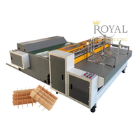 Machine automatique à grande vitesse pour la fabrication de séparateurs de cartons et la découpe de fentes pour bouteilles