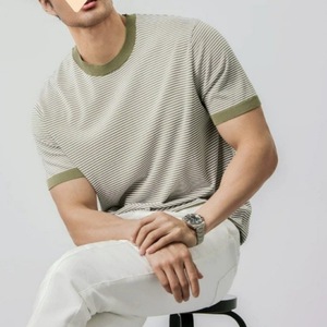 <span class=keywords><strong>เส</strong></span>ื้อถักลายทางสีตัดกันทรงเข้ารูป แขนสั้น ลายพิมพ์ สำหรับผู้ชาย ผ้าไหมน้ำแข็งบางเบา ใส่สบายๆ ในฤดูร้อน - Product Image 1