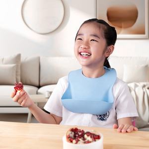 Babero de Silicona para Bebé, Impermeable, Ajustable, con Diseño de Bandana, para Niños y Niñas, en Oferta - Product Image 3