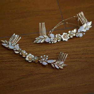 Peigne à cheveux <span class=keywords><strong>vintage</strong></span> en métal plaqué or avec feuille de cuivre et fleur, orné de cristaux, pour mariée, <span class=keywords><strong>mariage</strong></span>, anniversaire, accessoire de coiffure tendance pour <span class=keywords><strong>chignon</strong></span> - Product Image 3
