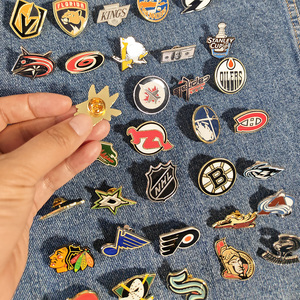 Nouvelle Arrivée Broche Logo Équipe de Hockey sur Glace NHL Élégante en Métal Thermolaqué, Badge de Col avec Lettrage pour Vêtements et Mode - Product Image 6