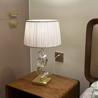 VH Lampe de table moderne de luxe en cristal pour chambre à coucher et hôtel Lampe de chevet décorative haut de gamme pour la maison Taille moyenne