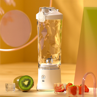 Ontgrendel uw Lifestyle Juice Blend en maak gebruik van deze draagbare blender die uw dag in de keuken tot op de trail ondersteunt en routine-gebruik vereenvoudigt.