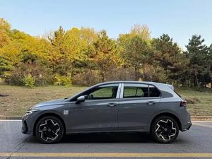 Volkswagen Golf 2025 Usado, Modelo Facelift 2 300TSI R-Line, Gasolina, 5 Puertas, 5 Asientos, Hatchback - Product Image 3