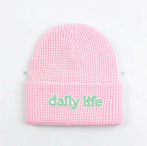 หมวกบีนนี่ผ้าวาฟเฟิลสีพาสเทลขายส่ง พร้อมป้ายปักลาย “Daily Life” หมวกทรงสกัลแคปเนื้อนุ่มสำหรับฤดูหนาว - Product Image 3