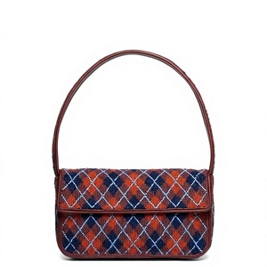 Sac à bandoulière vert brodé avec motif de boisson de dessin animé, sac à main tendance de forme personnalisée pour femmes, idéal pour les activités promotionnelles. - Product Image 6