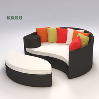 Lit de repos extérieur moderne sur mesure avec coussin, transat de piscine pour villa et hôtel, mobilier de patio en rotin PE, lit de jour rond