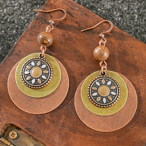 Boucles d'oreilles pendantes bohèmes en alliage plaqué bronze antique avec pompon, bijoux de mode pour femme pour les soirées - Product Image 3