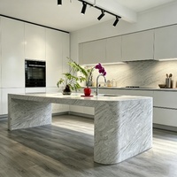 Îlot de cuisine modulaire personnalisé en quartz blanc écologique avec évier, tiroir et rangement moderne en cascade pour appartement