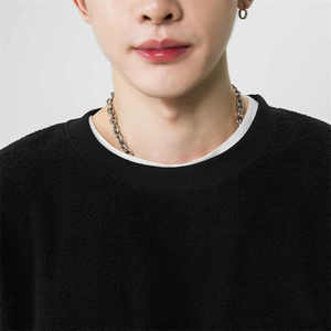 Urban Streetwear Sweat à capuche double face en mélange de cachemire à épaules basses Sweat-shirt imprimé surdimensionné - Product Image 2