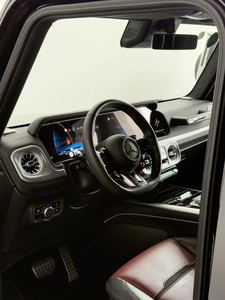 <span class=keywords><strong>Mercedes</strong></span>-<span class=keywords><strong>Benz</strong></span> Clase G AMG G63 2025, Exterior Negro, Interior Rojo, Pintura Original, Voz de Berlín, Fuente Primera Mano - Product Image 4