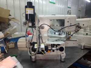 Machine à coudre interlock à cylindre pour T-shirts, modèle DT 600-01CB/EUT/DD, avec fonction de couture et de surjet pour la bordure du col - Product Image 4