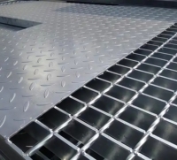 Plateforme extérieure sur mesure en acier inoxydable galvanisé à chaud avec système de drainage pour passerelle et pont piétonnier