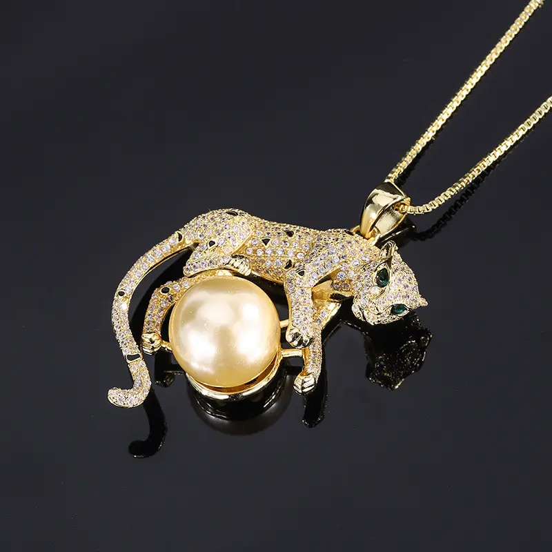 Custom Fashion 18K Gold Plated Brass Chain Micro Inlay Cubic Zirconia Pearl Leopard Pendant Animals Necklace for Women Girls