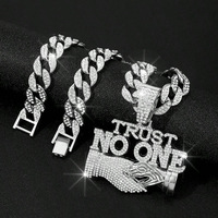 NL2281 Collier avec pendentif Trust No One Colar masculino feminino com pingente Crystal Bling Letter e corrente Cuba cheia de strass