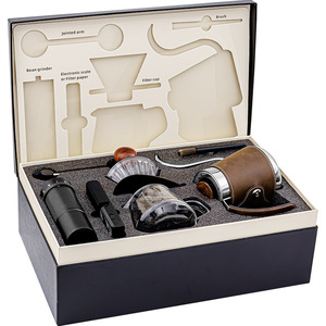 Juego de café Handbrew de seis piezas, kit para preparar café por goteo con molinillo, tetera, báscula y servidor de vidrio para preparar café en casa u oficina. - Product Image 5
