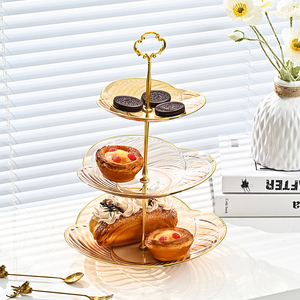 Moderne Dreistöckige Obstplatte mit Metallgriff Lebensmittelechter Kunststoff Dessert-Servierteller Cupcake-Halter für Geburtstagsfeiern - Product Image 6