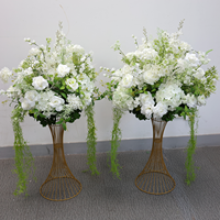 Boule de fleurs artificielles en soie blanche avec vigne verte suspendue, centre de table de mariage, décoration d'allée de banquet