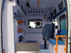 Ambulance de type Ward, fourgonnette, camion avec équipement de soins de base, véhicule d'urgence, ambulance JMC à vendre - Product Image 6