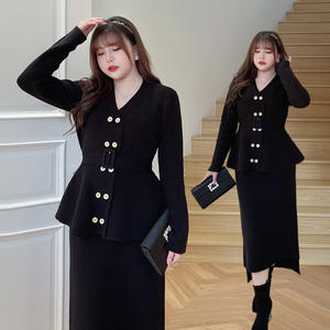 Ensemble tricoté pour femmes grandes tailles, jupe midi noire, haut avec boutons, couleur unie N8225 - Product Image 2