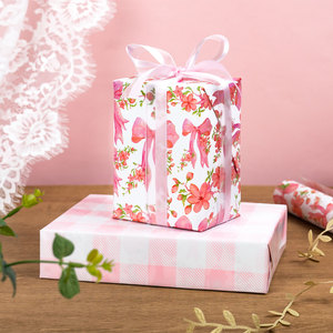 Papel de embalaje original de color rosa en forma de lazo, con diseño floral y estampado en cobre, para el Día de la Madre - Product Image 5