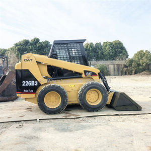 Chargeuse compacte sur pneus CAT 226B3 d'occasion, modèle 2020, avec moteur CAT, poids de la machine 2,64 tonnes, puissance 42 kW, charge nominale 680 kg - Product Image 4