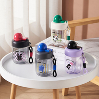 Bouteille d'eau pour enfants 550 ml en PC avec couvercle rotatif et paille, tasse de sport anti-fuite avec sangle pour l'école, les voyages, cadeau