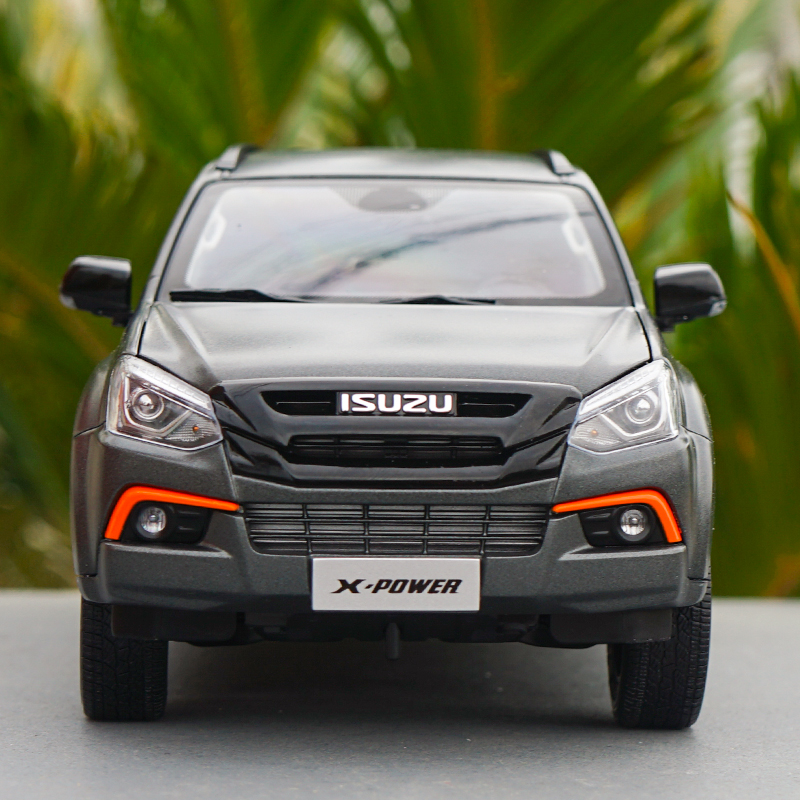 Zhengfeng 1/18 original factory Diecast Alloy Model car  ISUZU MU-X for gift and collection