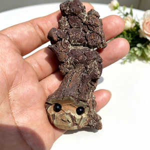 Figura de Erizo Tallada en Coprolita Natural de Madagascar - Adorable Estatuilla de Dinosaurio en Cristal de Coprolita - Product Image 2