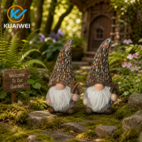 Figurine de gnome de jardin en résine durable, résistante aux intempéries, avec chapeau en forme de pomme de pin et pelle, pour décoration extérieure et intérieure