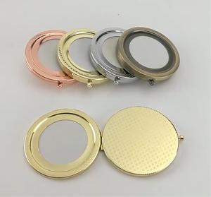 Juego de espejo compacto para dama de honor-Espejo de monedero portátil con diseño de margaritas bordadas de doble cara con aumento de 1X/2x - Product Image 4