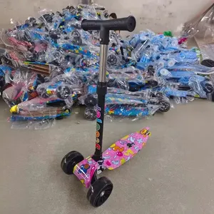 Patinete Infantil Plegable de Cuatro Ruedas con Luces, Tres Velocidades Ajustables, Rueda Hummer, Plegado con un Clic - Product Image 4