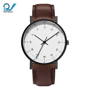 Montre de luxe avec motif de saphir, accessoire de mode, en verre de cristal - Product Image 1