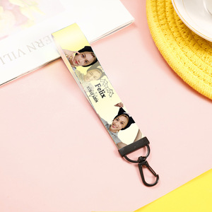 Cordon de téléphone portable en polyester imprimé sérigraphié avec nom du groupe KPOP <span class=keywords><strong>Stray</strong></span> <span class=keywords><strong>Kids</strong></span> <span class=keywords><strong>MANIAC</strong></span>, couleur PMS, cadeau promotionnel en gros - Product Image 4