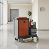 Chariot de nettoyage robuste en plastique avec roues pivotantes et étagère de rangement fermée pour hôtel, aéroport, gare